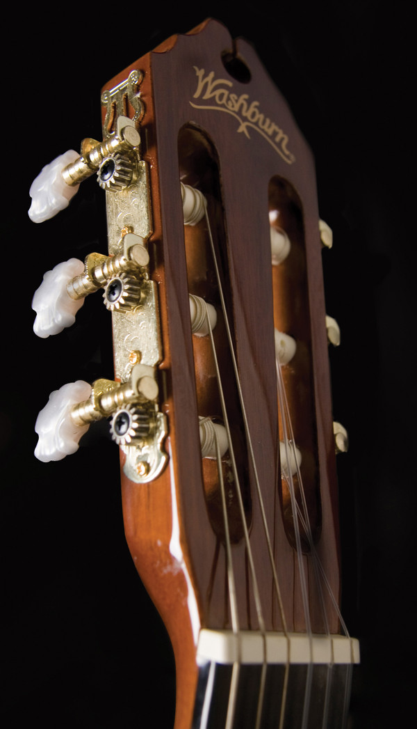 Washburn C5 Classical Acoustic Guitar. Natural 