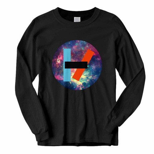 This classic fit Twenty One Pilots Band Logo Long Sleeve Shirt is casually elegant and very comfortable. With fine quality print to make one stand out, it's a perfect fit for every occasion.