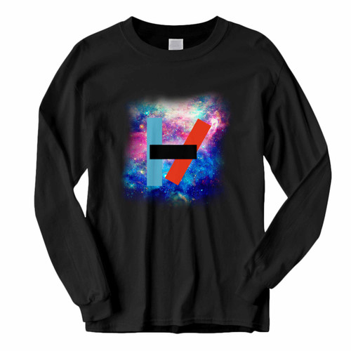 This classic fit Twenty One Pilots Logo In Space Long Sleeve Shirt is casually elegant and very comfortable. With fine quality print to make one stand out, it's a perfect fit for every occasion.