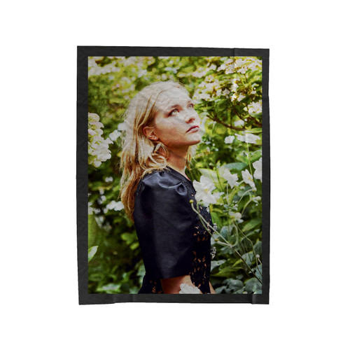 Florence Pugh Midsommar Velveteen Blanket