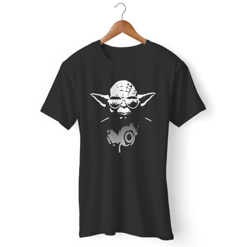 Yoda Sungless With Silver Earphones Star Wars Men T Shirt Yoda Sungless With Silver Earphones Star Wars Men T Shirt