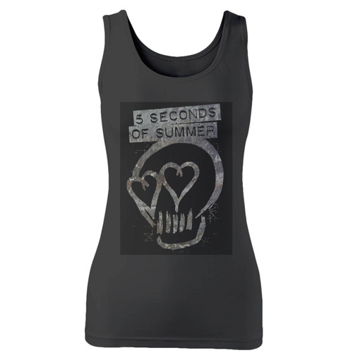 High quality print of this slim fit silver print heartskull women tank top will turn heads. And bystanders won't be disappointed - the racerback cut looks good one any woman's shoulders.