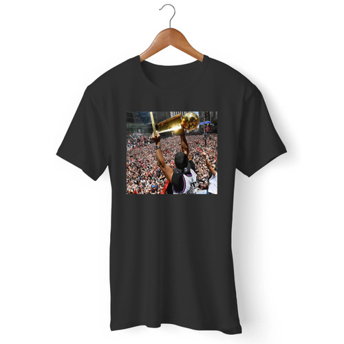 Toronto Raptors Parade Kyle Lowry The Larry O'Brian Trophy Men T Shirt