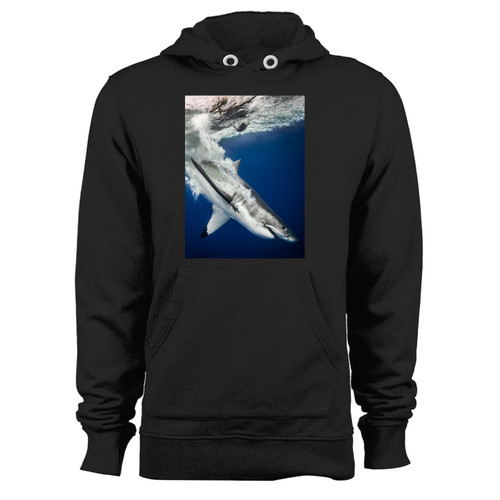 Was created with comfort in mind, this great white shark hoodie lighter weight is perfect for any activity. Teams and groups love this hoodie for its affordable price and variety of colors.
