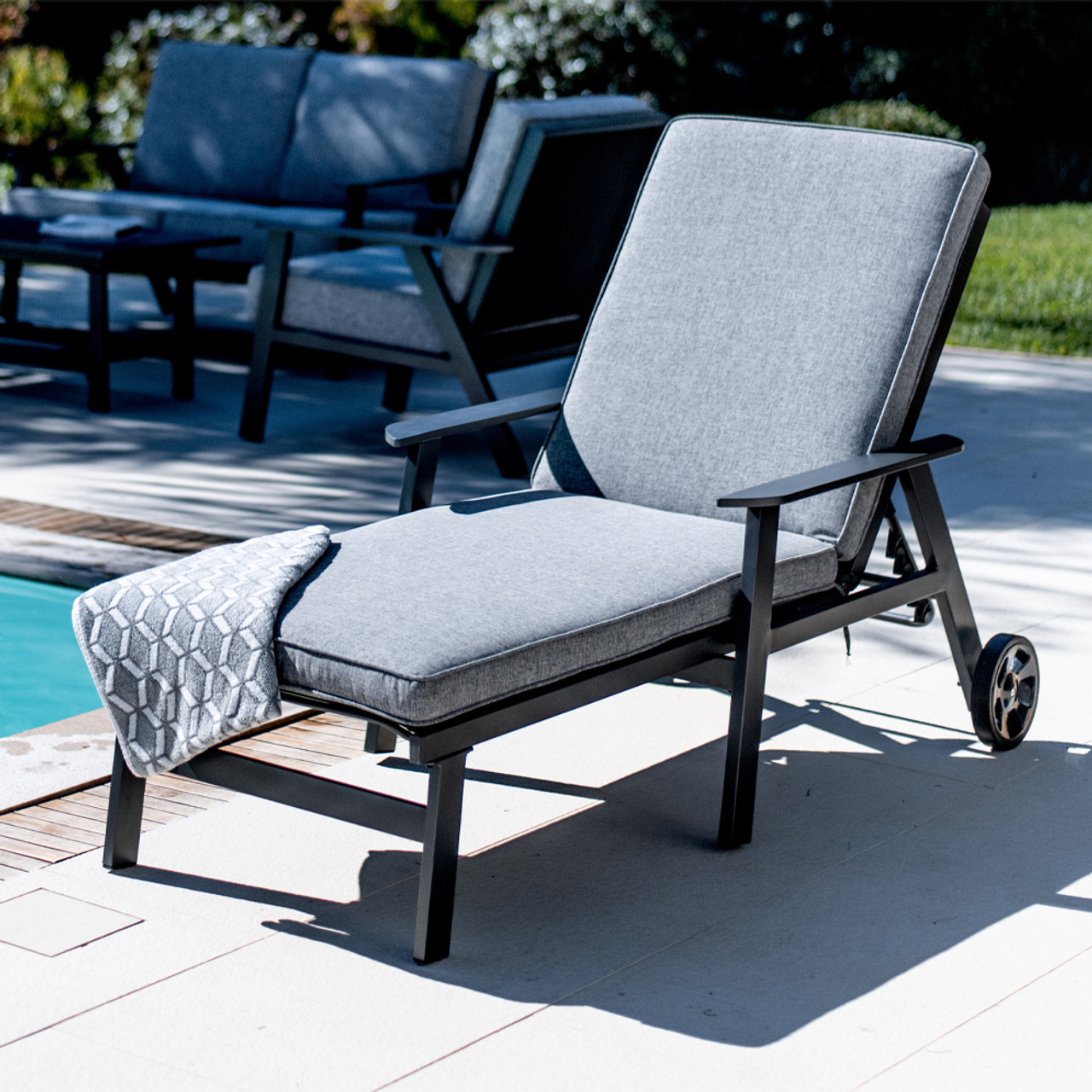 aluminium sun loungers with wheels