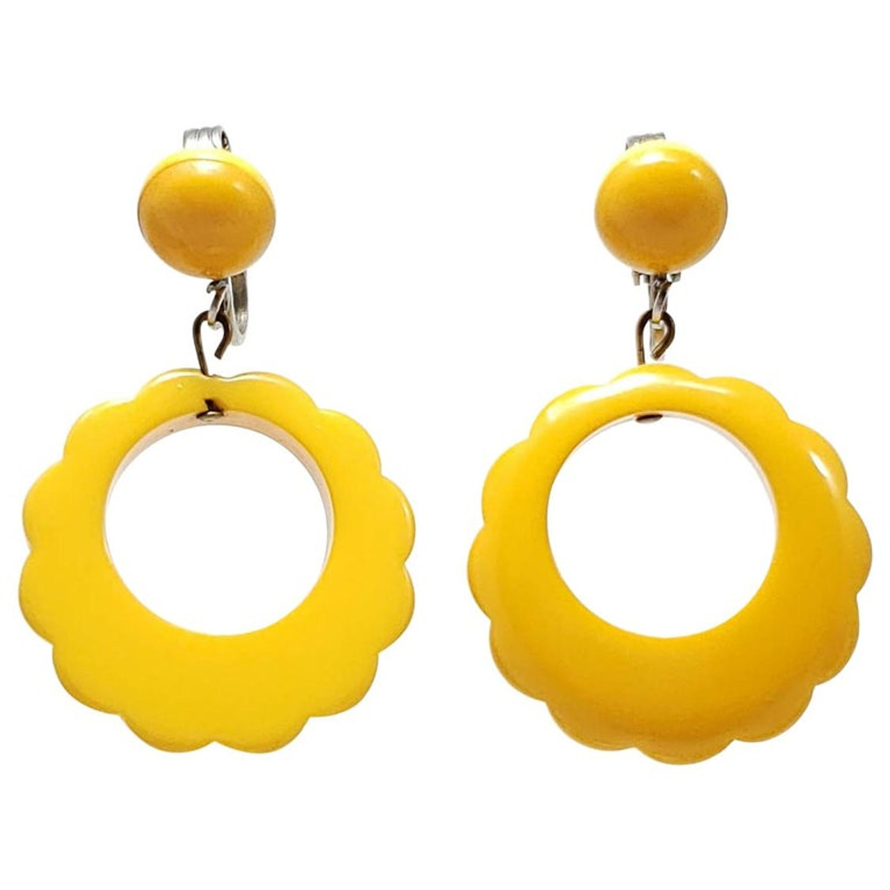 What on Earth is Bakelite Jewelry? | Jewelry Guide