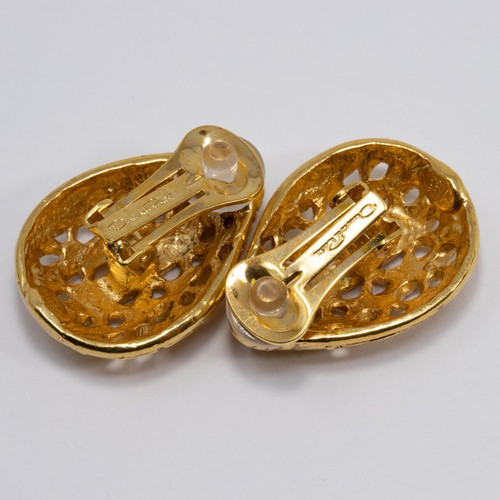 Oscar de la Renta Scarab Clip On Earrings In Gold