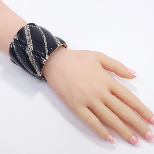 Oscar de la Renta Black Enamel and Crystal Bangle Bracelet in Silver, Geometric