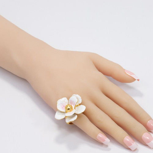 Oscar de la Renta Painted Enamel White and Pink Flower Cocktail Ring in Gold