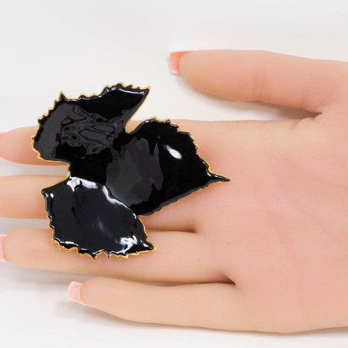 Oscar de la Renta Lane Black Enamel Grapevine Leaf in Gold