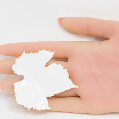 Oscar de la Renta Lane White Enamel Grapevine Leaf in Gold