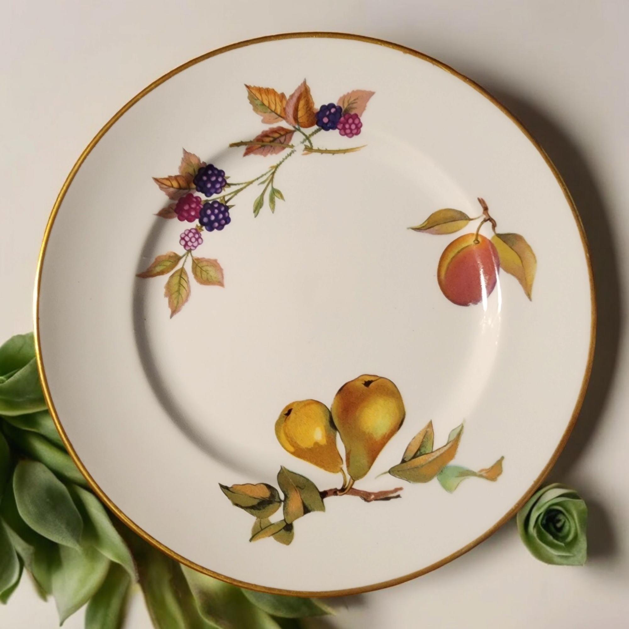 Royal_Worcester_Evesham_Gold_P