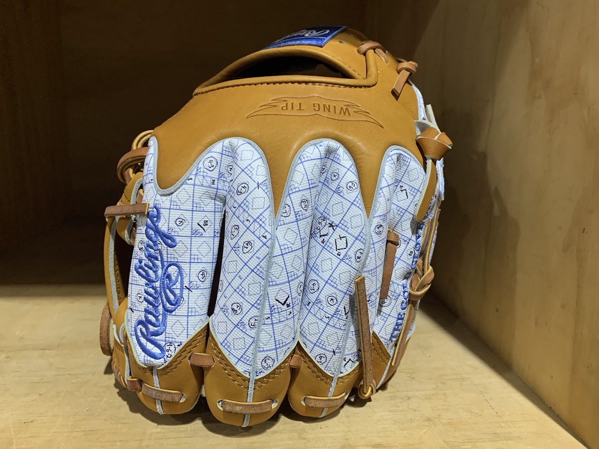 a-rawlings-wintip-infield-baseball-glove-with-special-scorebook-design-backing-6.jpg