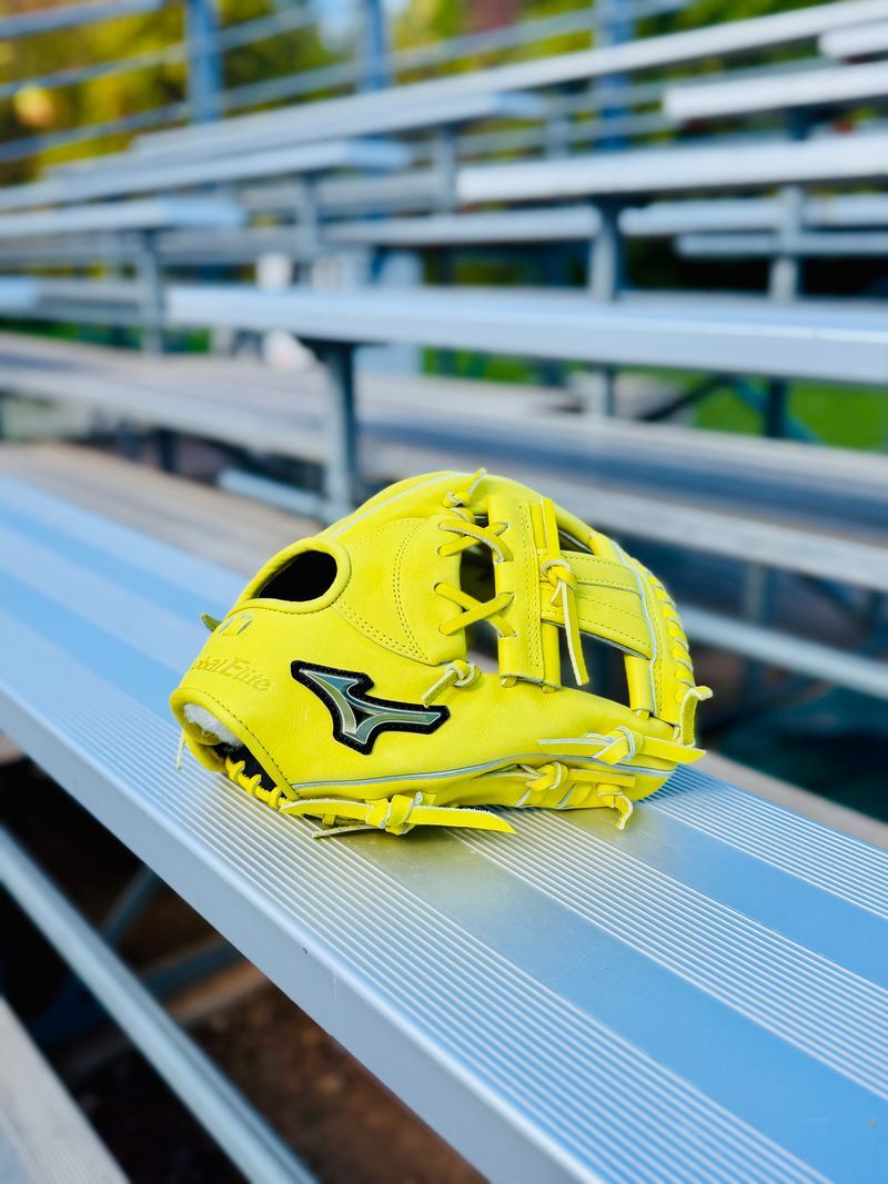 mizuno-global-elite-baseball-glove-gge-400-11.5-yellow-right-hand-throw-5.jpeg
