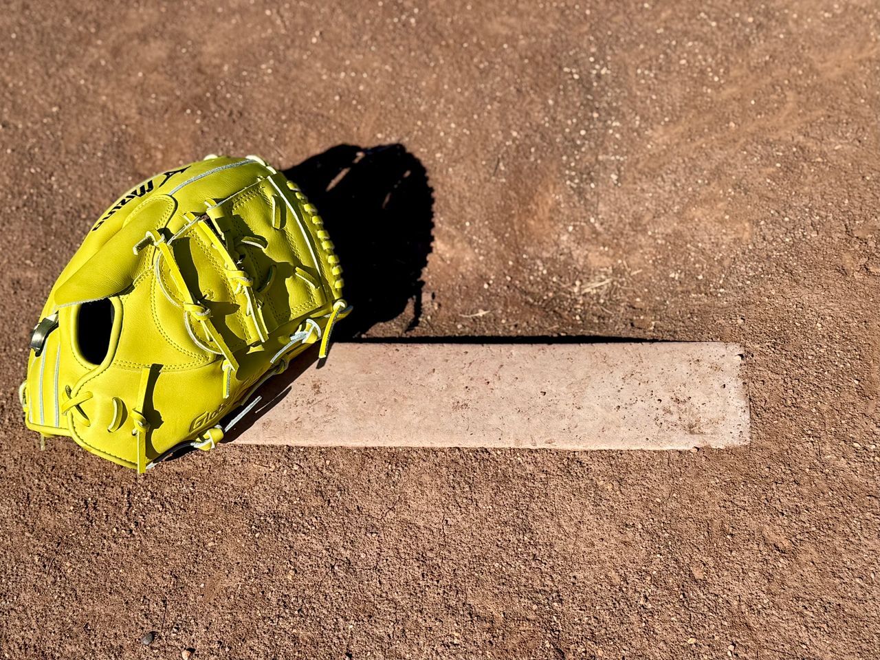 mizuno-global-elite-gge-100-speedrevo-12-inch-baseball-glove-yellow-right-hand-throw-gge-100-righthandthrow-5.jpeg