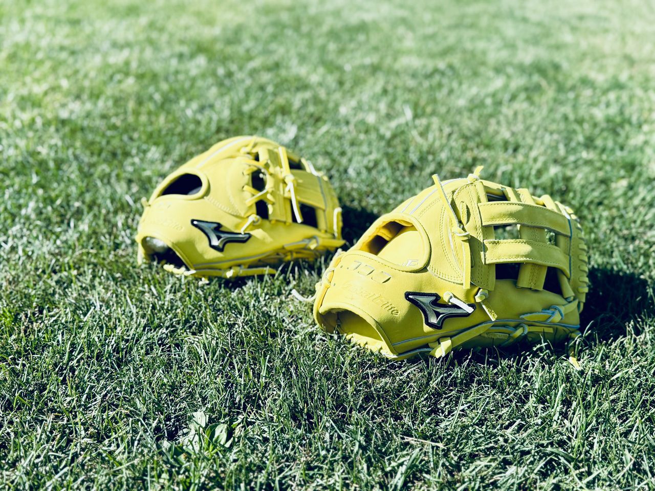 mizuno-global-elite-speedrevo-12-inch-baseball-glove-yellow-right-hand-throw-1.jpeg