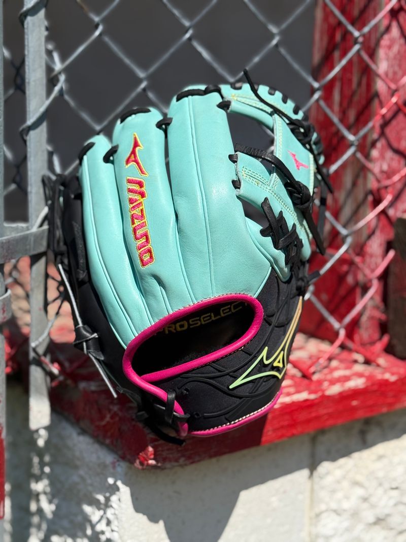 mizuno-mint-dyna-cage-baseball-glove-11-and-half-inch-infield.jpeg