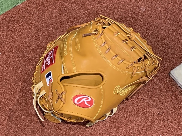 rawlings-heart-of-the-hide-cm33-catchers-mitt-tan-33-inch-right-hand-throw-1.jpg