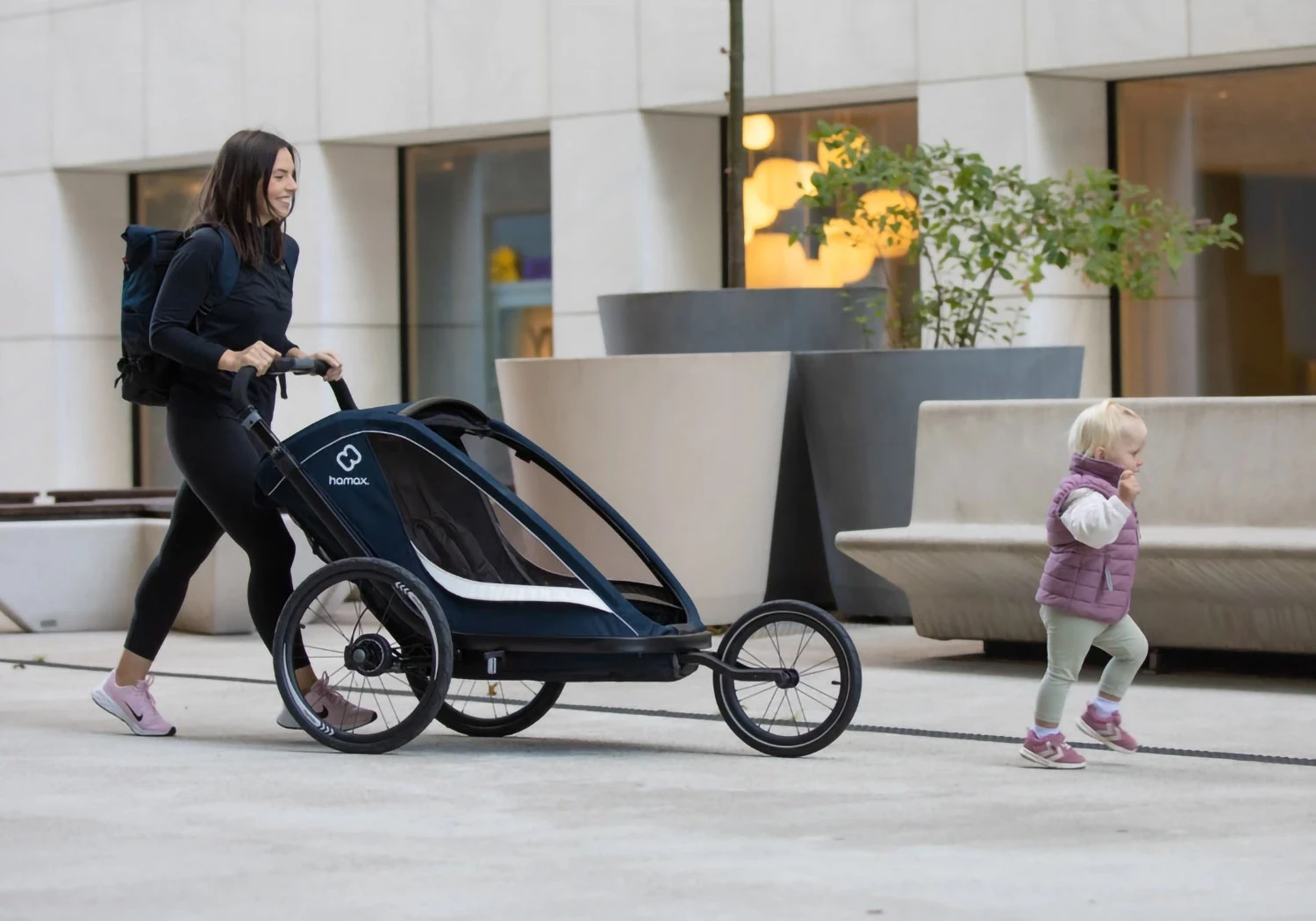 Hamax Breeze 1-seat trailer with all-terrain wheel attachment on trail