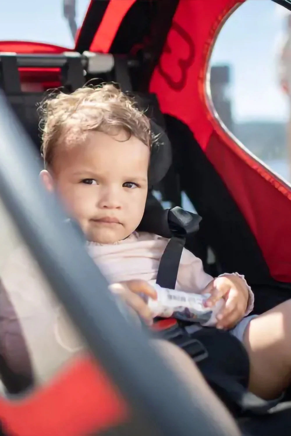 Hamax Outback 2-seat reclining seats shown in three different positions