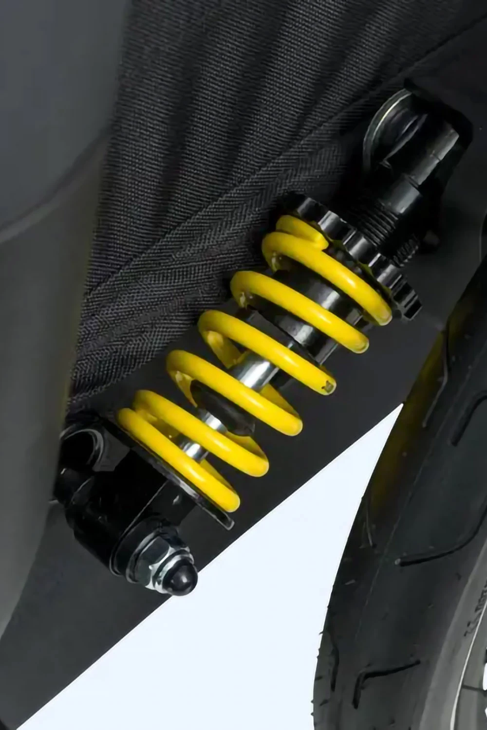 Hamax Pluto L adjustable suspension mechanism shown in three different positions