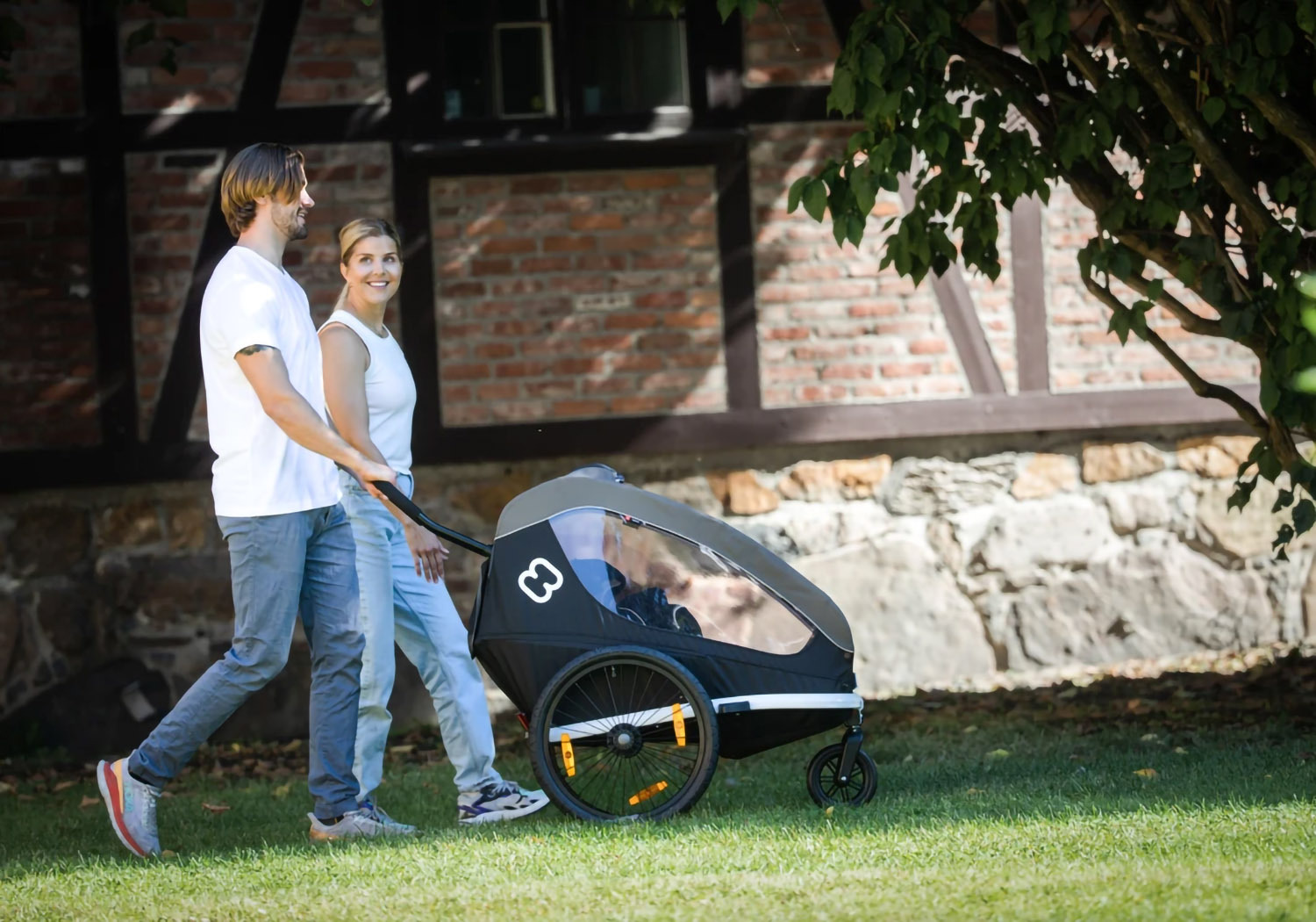 Hamax Traveller 2-seat trailer used as a stroller with front wheel attached