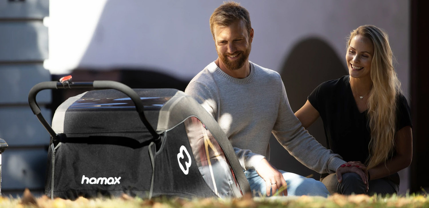 Hamax Traveller 2-seat bike trailer in use on an outdoor family adventure