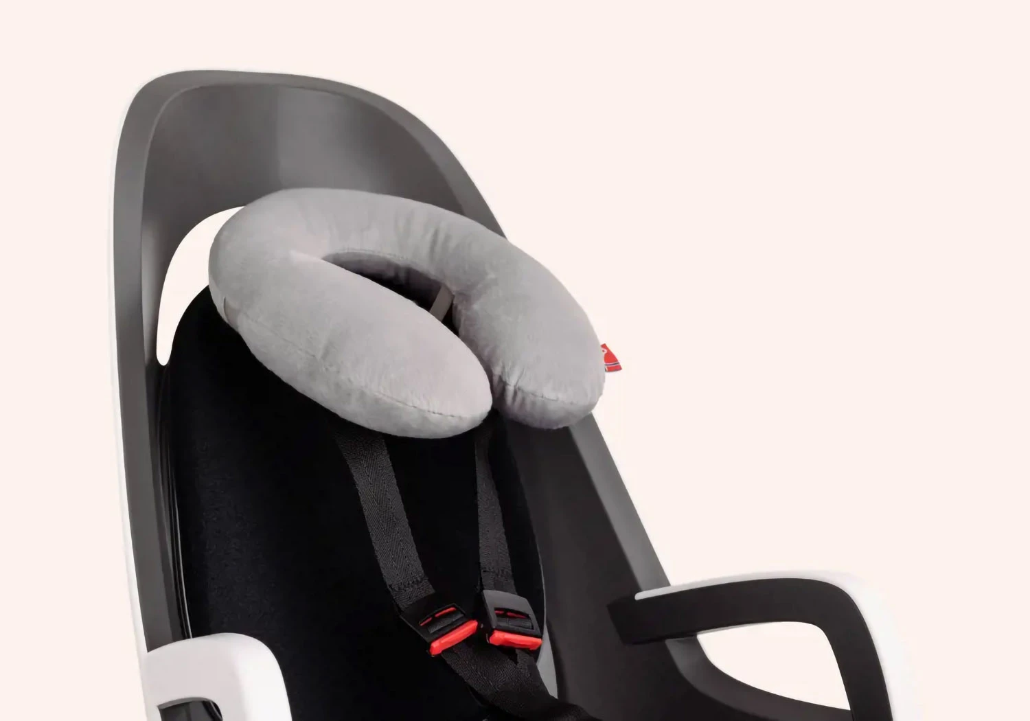 Hamax Caress rack-mounted bike seat with neck pillow accessory fitted to harness