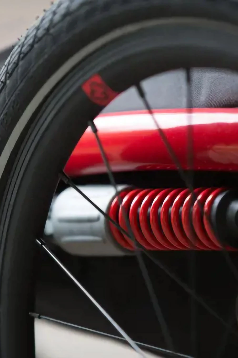 Close-up of Hamax Outback adjustable suspension system
