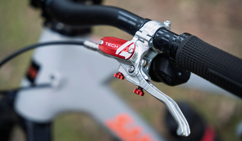 tech4-lever-on-bar