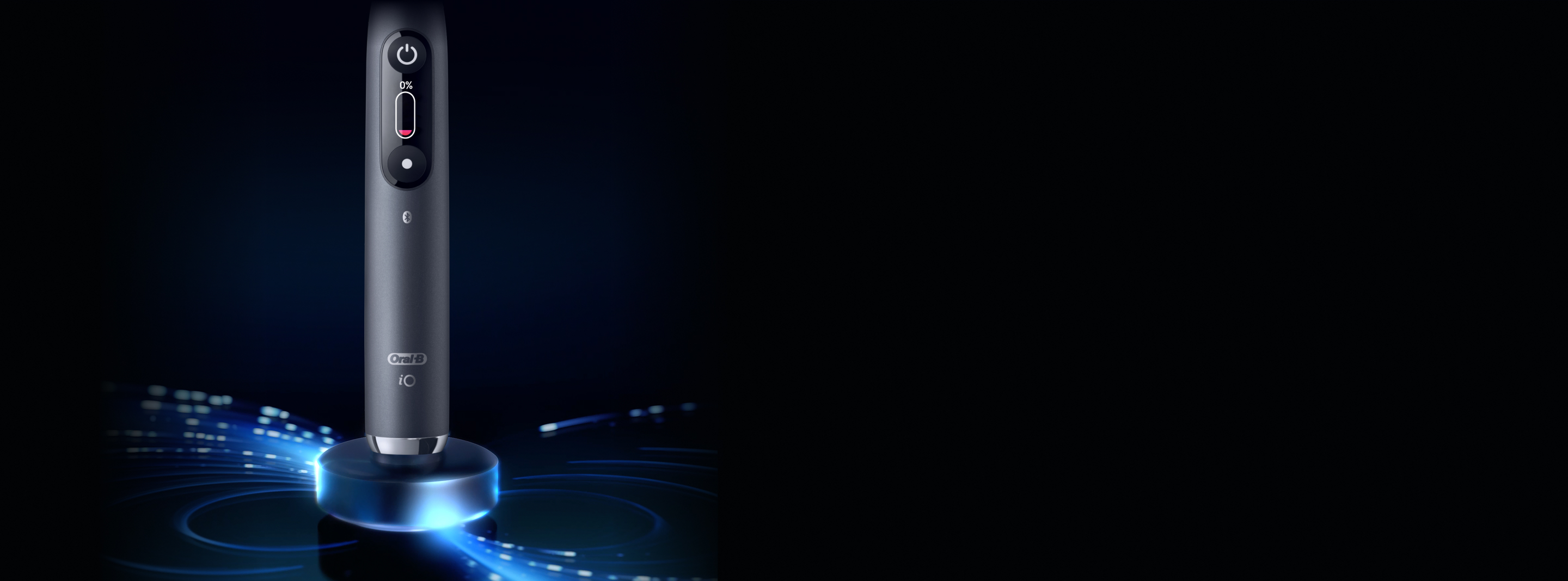 iO Interdental White brush head removes plaque from hard-to reach places.