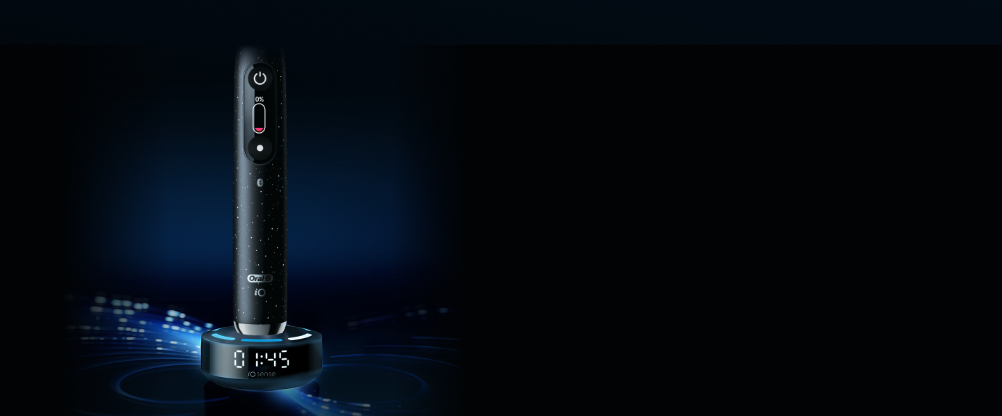 iO Interdental White brush head removes plaque from hard-to reach places.