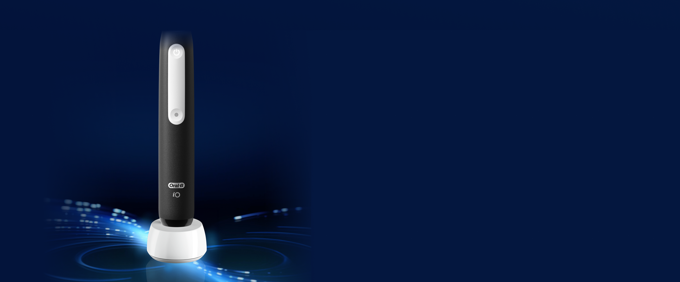 iO Interdental White brush head removes plaque from hard-to reach places.