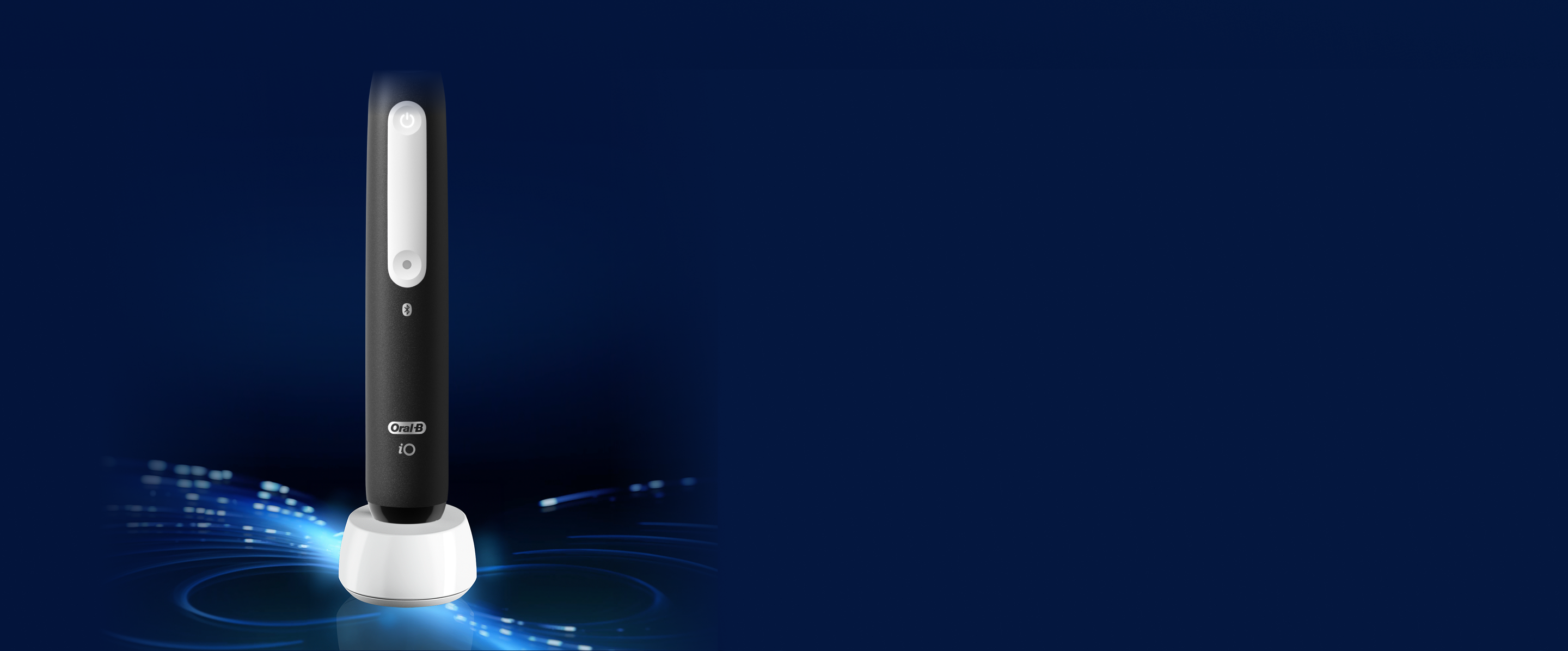 iO Interdental White brush head removes plaque from hard-to reach places.