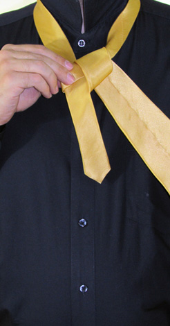 How to Tie a Half-Windsor Knot | Step 5