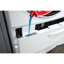 Whirlpool® Laveuse à chargement frontal intelligente avec très grand distributeur de détergent Load & GoTM - 5.8 pi cu C.E.I. WFW9620HW