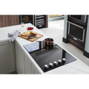 Kitchenaid® Table de cuisson électrique à évacuation descendante avec 4 éléments - 30 po KCED600GBL