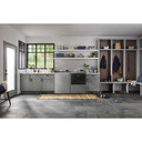 Maytag® Laveuse à chargement vertical Animal Pet Pro avec agitateur, option Extra Power et cycle d’assainissement avec Oxi - 6 pi cu MTW7205RR