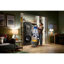 Whirlpool® Tour de lavage compacte certifiée ENERGY STAR® à pompe de chaleur de 24 po avec laveuse de 3,2 pi cu C.E.I. et sécheuse électrique de 4,3 pi cu YWFH5424SJ