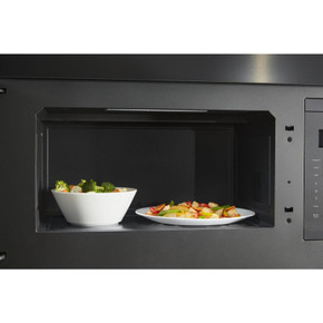 Kitchenaid® Four à micro-ondes à hotte intégrée encastré au design affleurant YKMMF330PBS