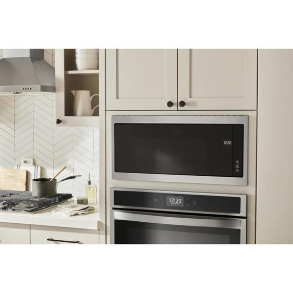 Whirlpool® Four à micro-ondes encastré avec trousse de garniture mince - 900 watts - 1.1 pi cu YWMT50011KS