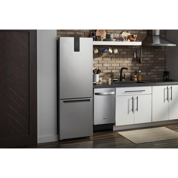 Whirlpool® Réfrigérateur à congélateur inférieur - 24 po - 12.9 pi cu WRB543CMJZ