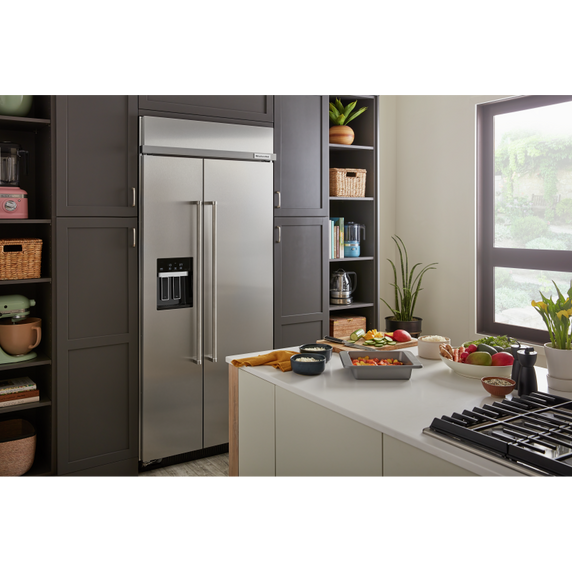 Réfrigérateur sous le comptoir avec porte en verre et tablettes à accents métalliques - 24 po KitchenAid® KURR314KSS