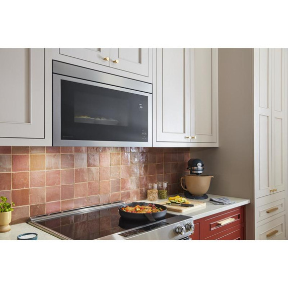 Kitchenaid® Four à micro-ondes à hotte intégrée encastré au design affleurant YKMMF330PPS