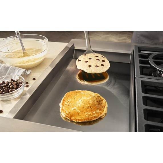 Cuisinière commerciale intelligente au gaz KitchenAid® avec plaque chauffante, 48 po KFGC558JSS
