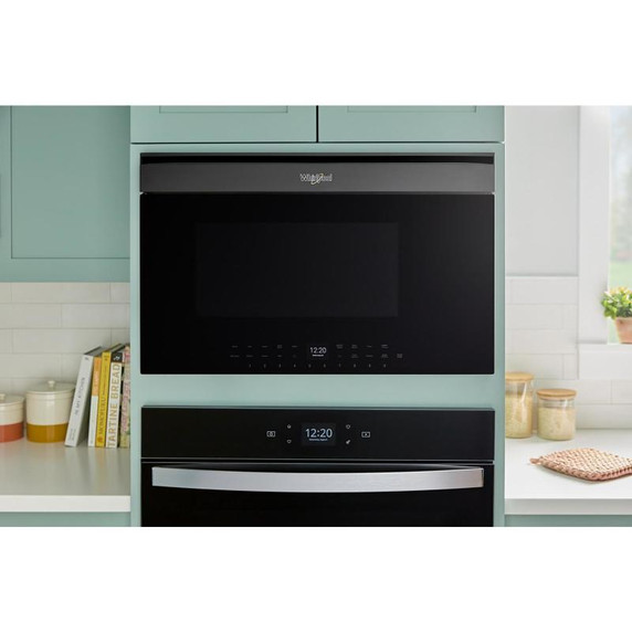 Whirlpool® Four à micro-ondes intelligent multifonctionnel encastré avec friture à air de 1.1 pi cu - 900 watts YWMBT7030SV