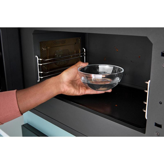 Whirlpool® Four à micro-ondes intelligent multifonctionnel encastré avec friture à air de 1.1 pi cu - 900 watts YWMBT7030SZ