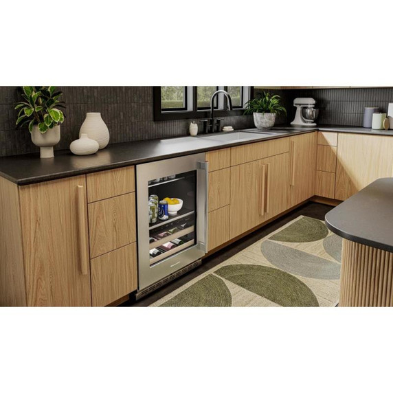 Kitchenaid® Centre de rafraîchissements avec porte en verre et porte-bouteilles à devant en bois - 24 po KUBL524SPS