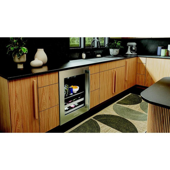 Kitchenaid® Centre de rafraîchissements avec porte en verre et porte-bouteilles à devant en métal - 24 po KUBL524SSB