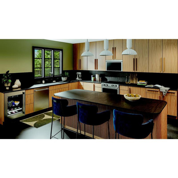 Kitchenaid® Centre de rafraîchissements avec porte en verre et porte-bouteilles à devant en métal - 24 po KUBL524SSB